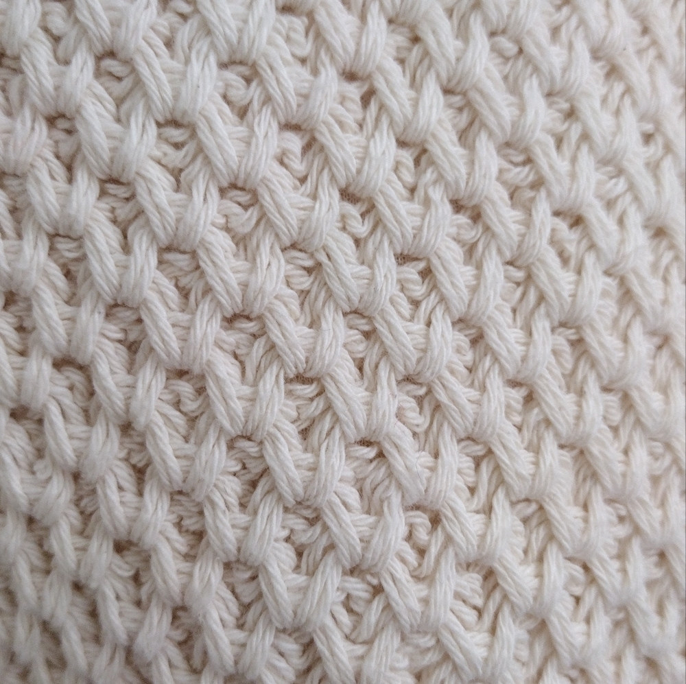 Cream white vest in Small - Picture 3 of 12